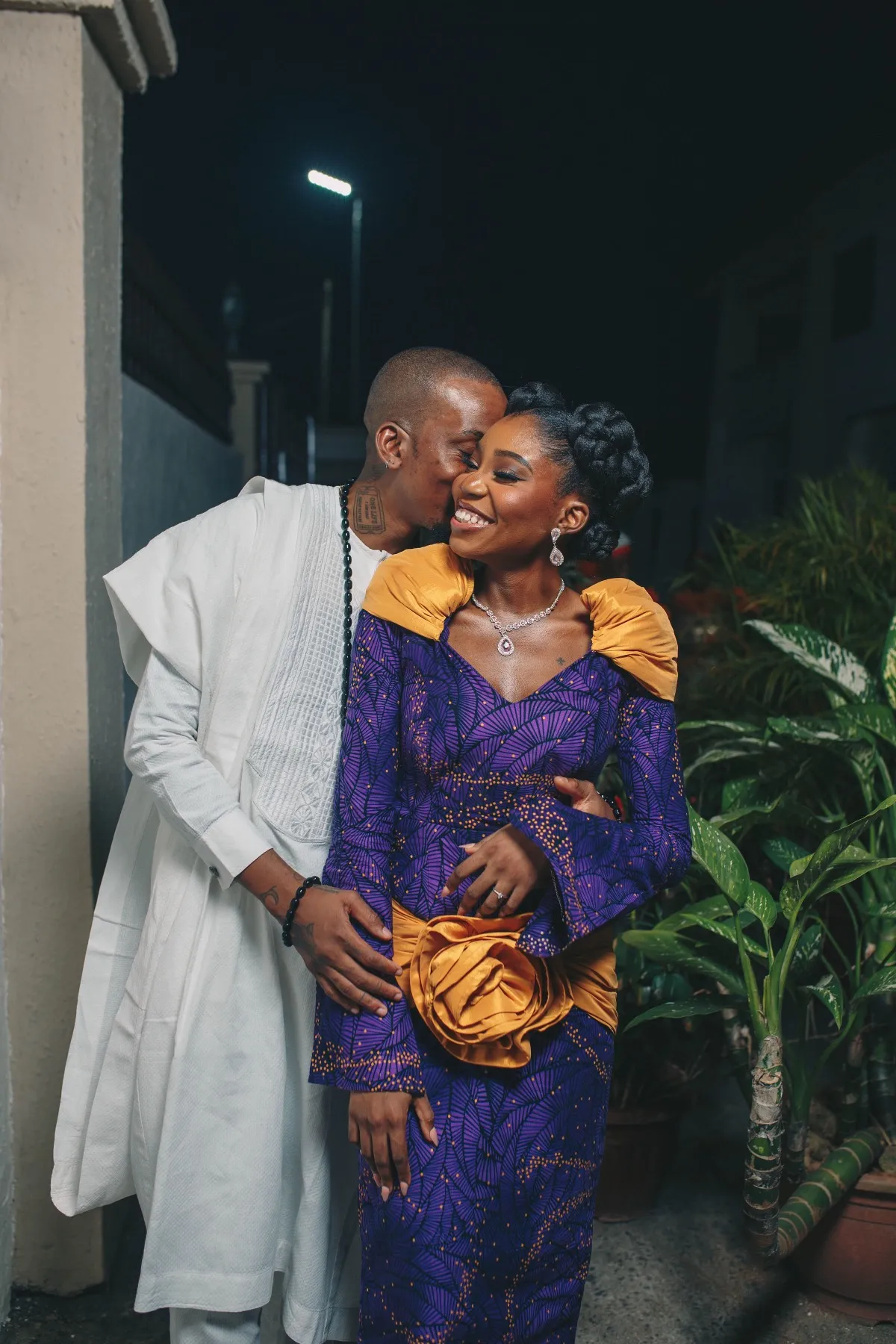 ekanem kissing adeilé’s cheek